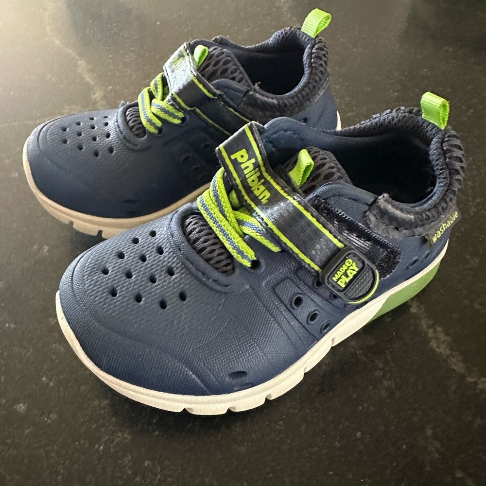 Stride rite Phibian sneakers